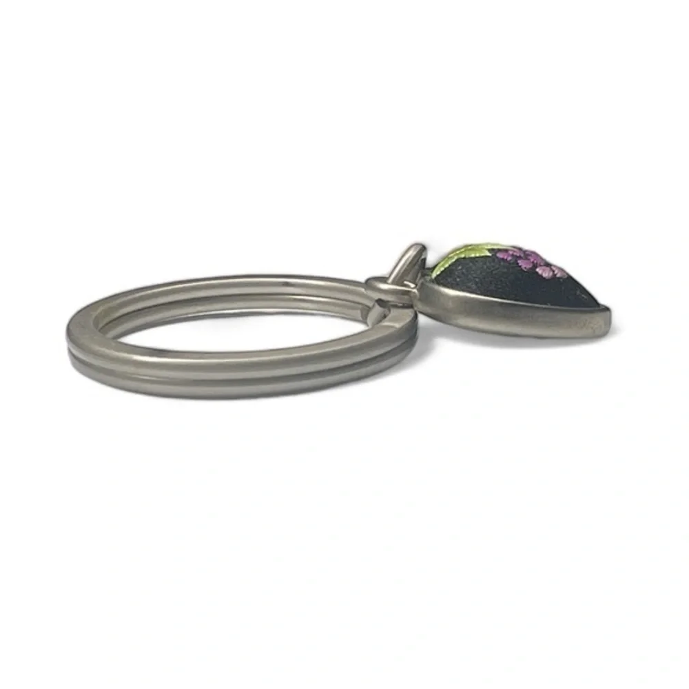 3D Style Purple Wine Grapes on‎ Curved Black Background 1